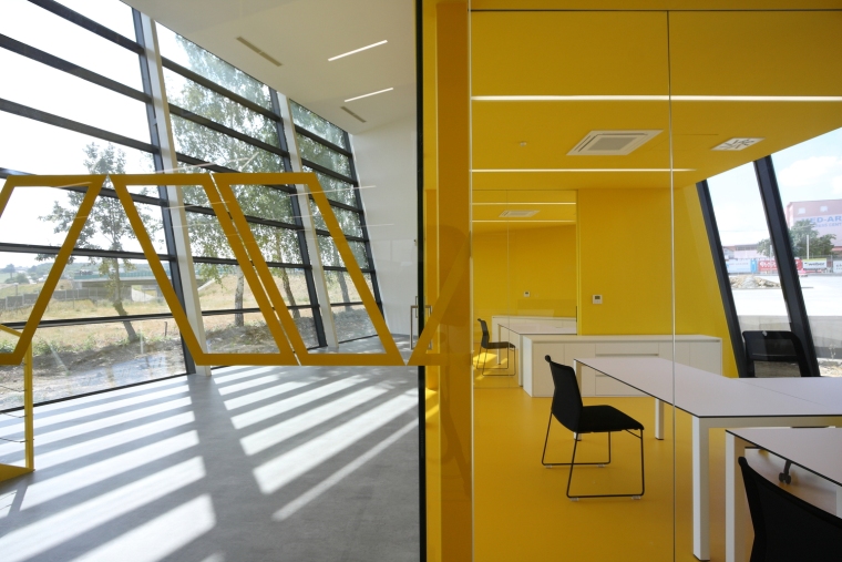 簡約的辦公室裝修設(shè)計(jì)效果圖